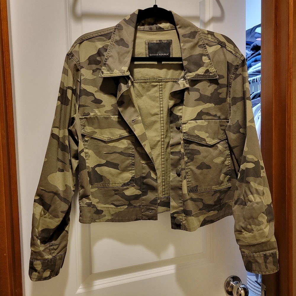 Banana republic cropped jacket size medium